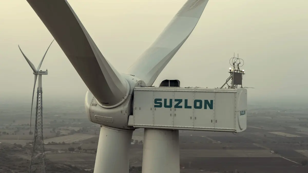 Suzlon के शेयरों पर बड़ा अलर्ट! 6 महीने में 25% टूटा भाव, एक्सपर्ट बोले- उछाल आते ही कर दो SELL
